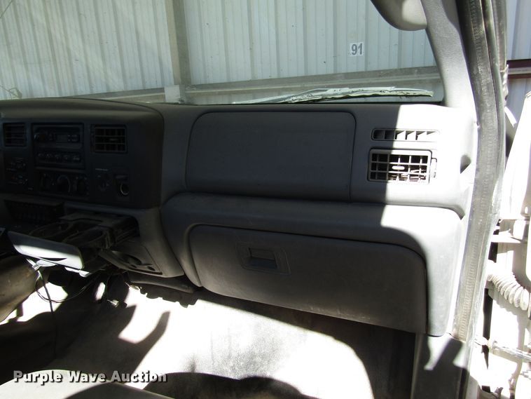 image for item DG6706 2004 Ford F550 Super Duty bucket truck