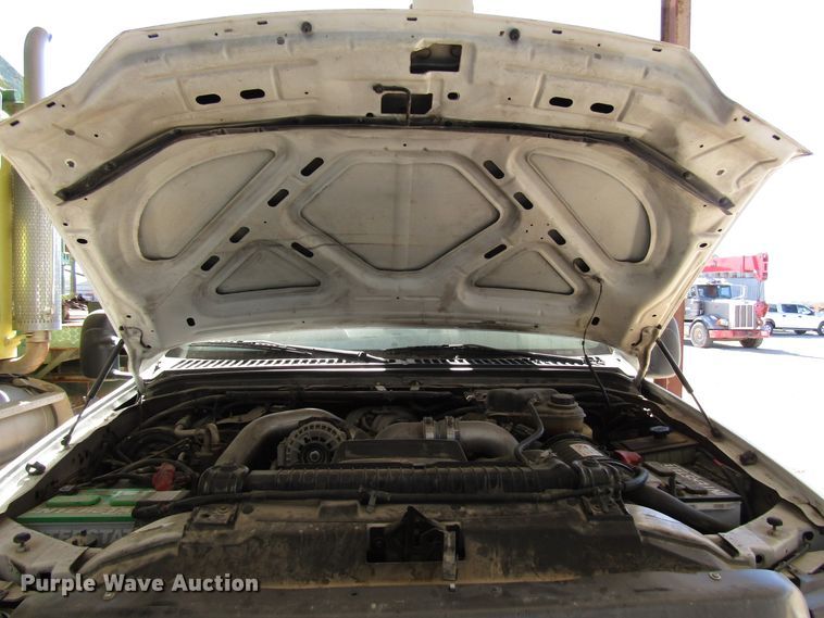 image for item DG6706 2004 Ford F550 Super Duty bucket truck