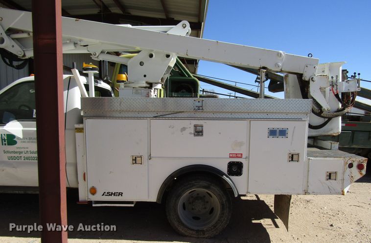 image for item DG6706 2004 Ford F550 Super Duty bucket truck