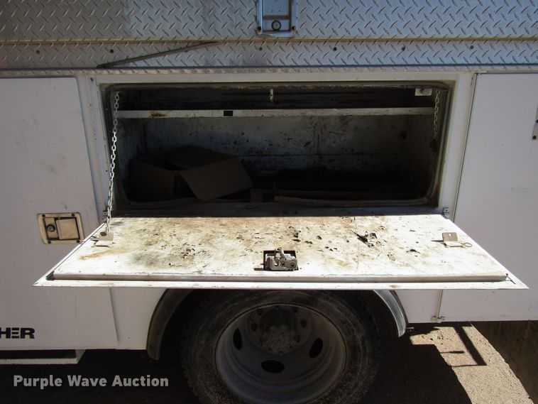 image for item DG6706 2004 Ford F550 Super Duty bucket truck