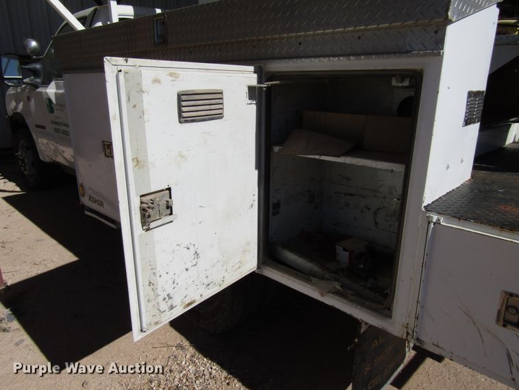image for item DG6706 2004 Ford F550 Super Duty bucket truck