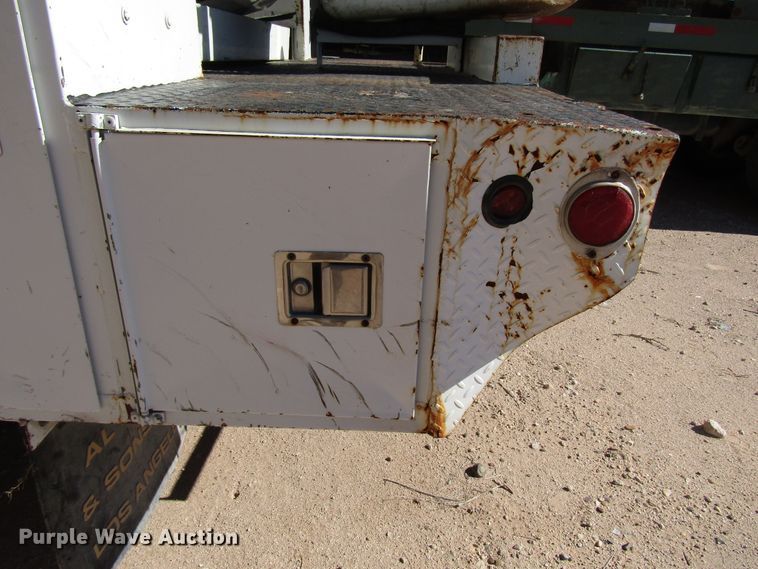 image for item DG6706 2004 Ford F550 Super Duty bucket truck