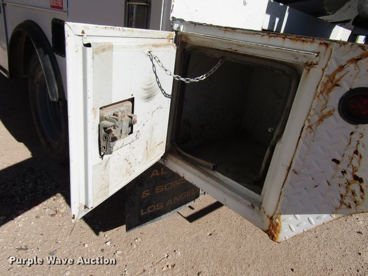 image for item DG6706 2004 Ford F550 Super Duty bucket truck