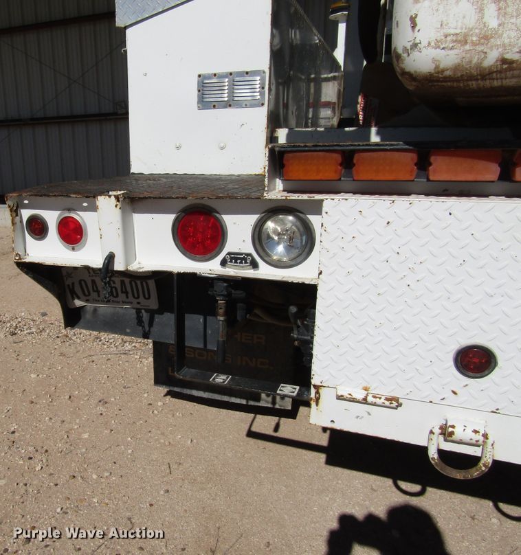 image for item DG6706 2004 Ford F550 Super Duty bucket truck