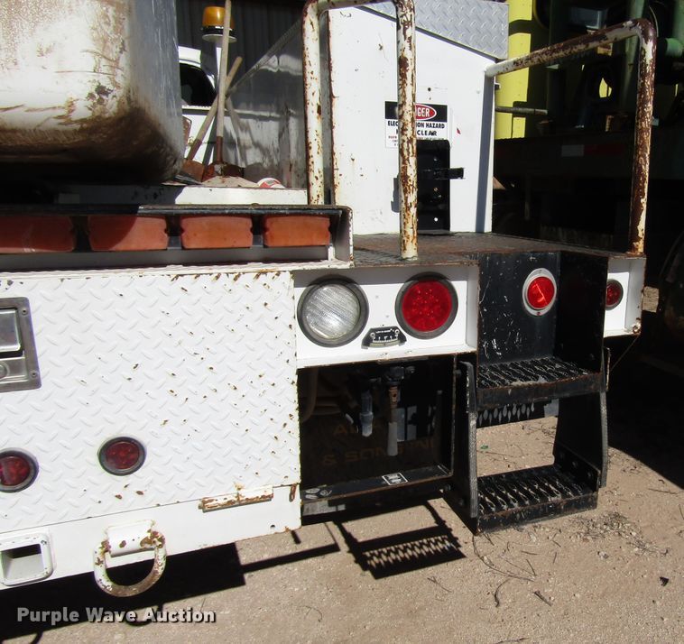 image for item DG6706 2004 Ford F550 Super Duty bucket truck