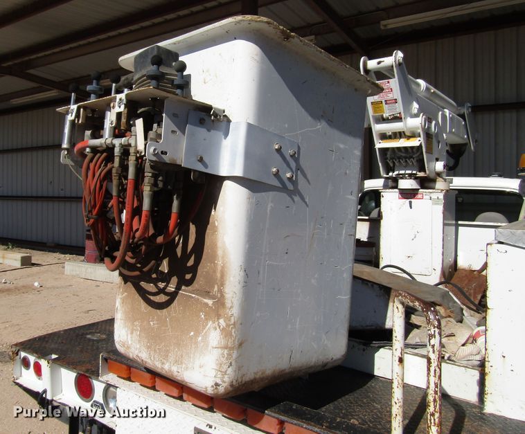 image for item DG6706 2004 Ford F550 Super Duty bucket truck