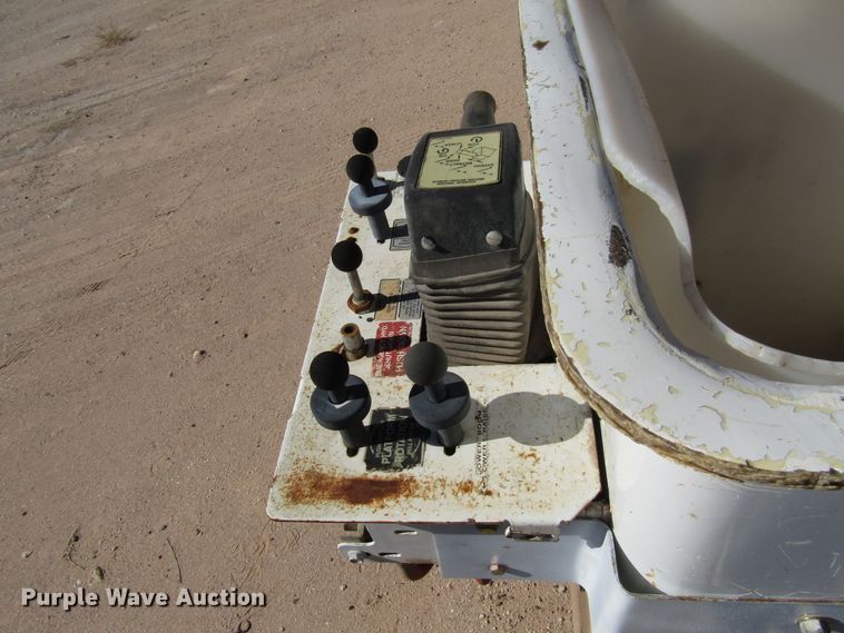 image for item DG6706 2004 Ford F550 Super Duty bucket truck