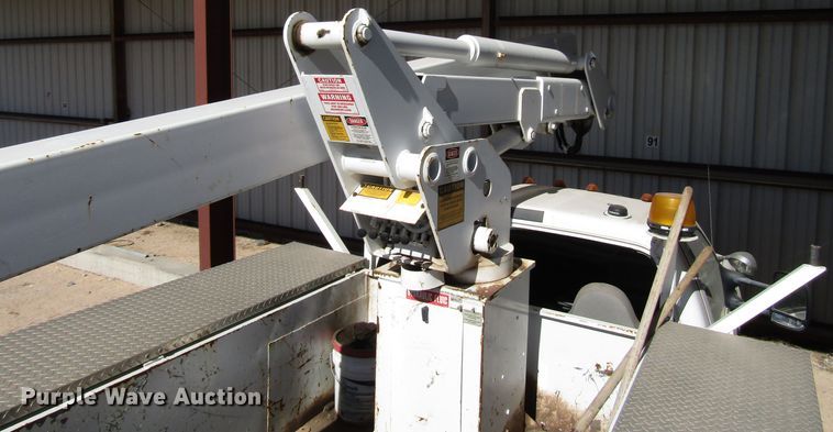 image for item DG6706 2004 Ford F550 Super Duty bucket truck