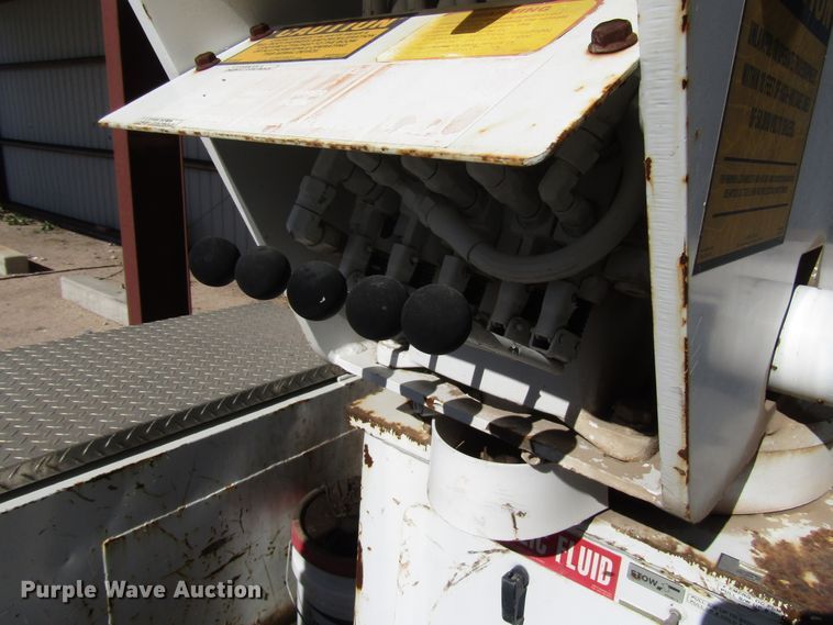 image for item DG6706 2004 Ford F550 Super Duty bucket truck