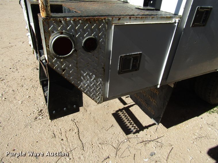 image for item DG6706 2004 Ford F550 Super Duty bucket truck