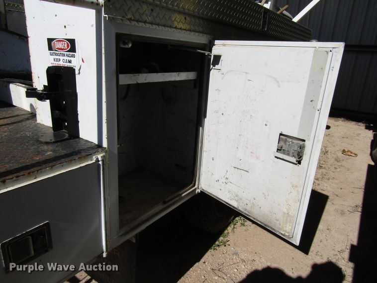 image for item DG6706 2004 Ford F550 Super Duty bucket truck