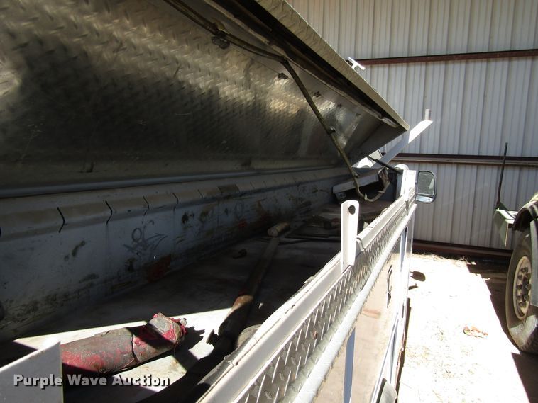 image for item DG6706 2004 Ford F550 Super Duty bucket truck