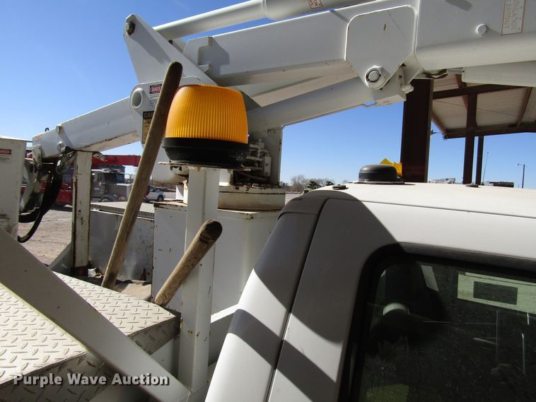 image for item DG6706 2004 Ford F550 Super Duty bucket truck