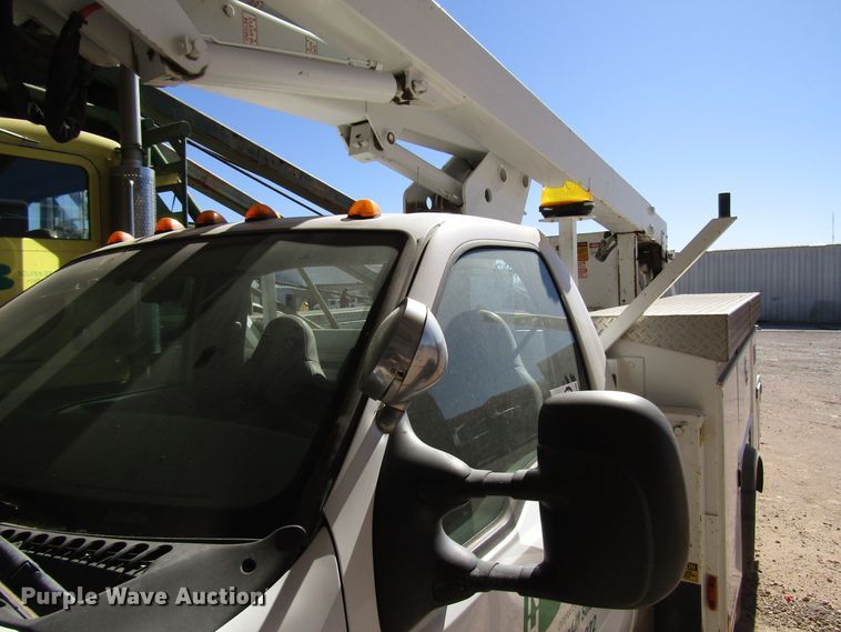 image for item DG6706 2004 Ford F550 Super Duty bucket truck