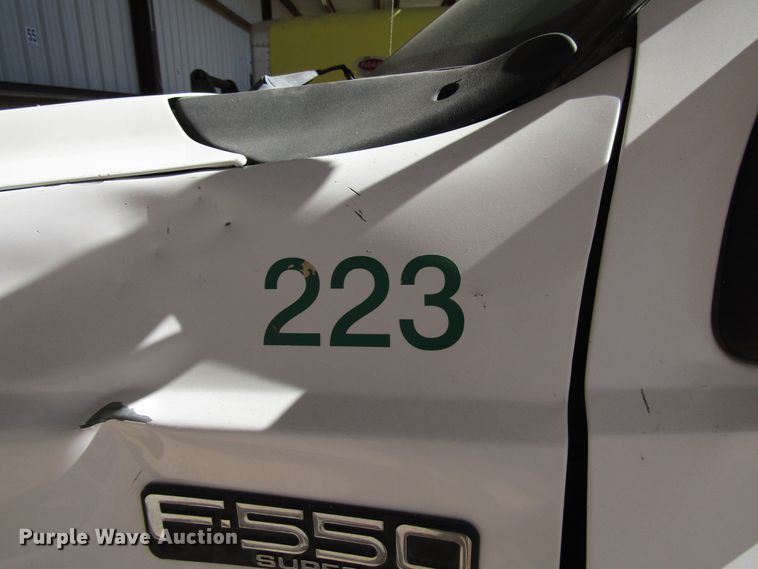 image for item DG6706 2004 Ford F550 Super Duty bucket truck