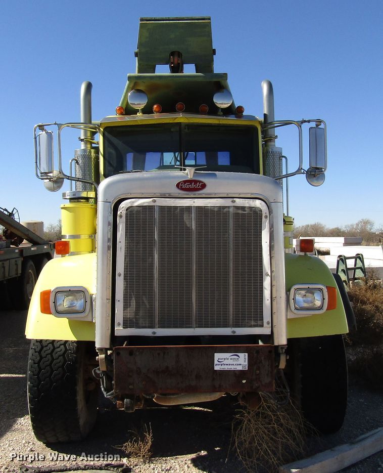 image for item DG6707 2006 Peterbilt 357 winch truck