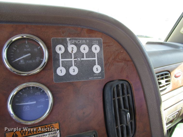 image for item DG6707 2006 Peterbilt 357 winch truck