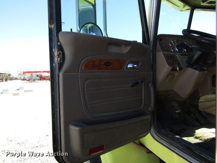 image for item DG6707 2006 Peterbilt 357 winch truck