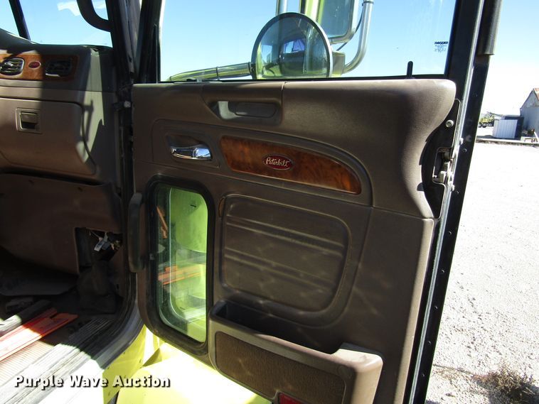 image for item DG6707 2006 Peterbilt 357 winch truck