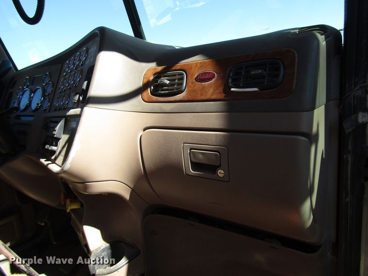 image for item DG6707 2006 Peterbilt 357 winch truck