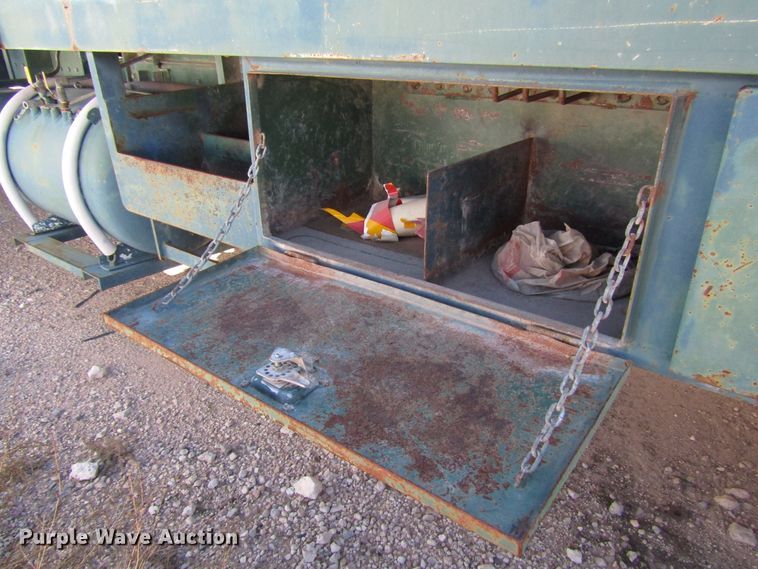 image for item DG6707 2006 Peterbilt 357 winch truck