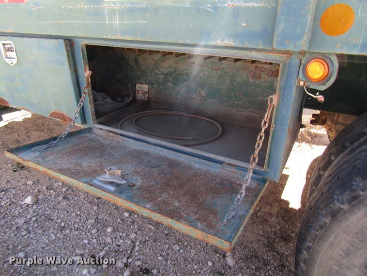 image for item DG6707 2006 Peterbilt 357 winch truck