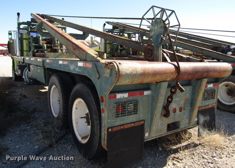 image for item DG6707 2006 Peterbilt 357 winch truck