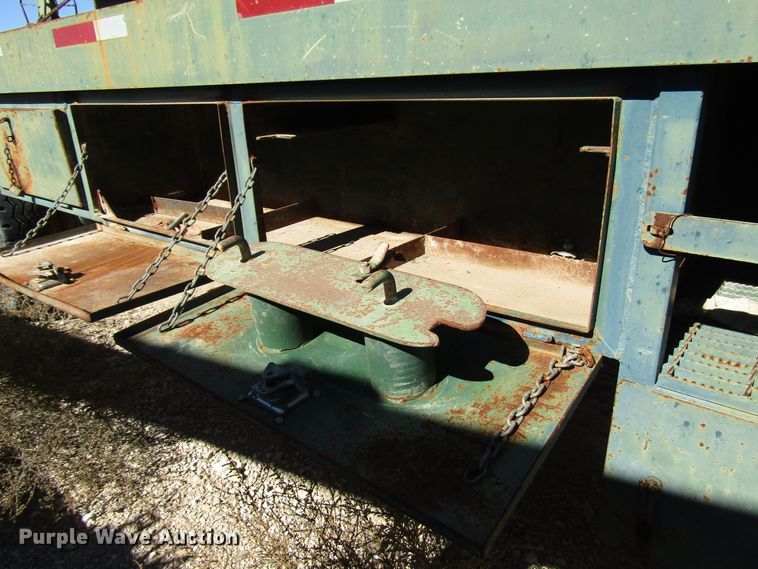 image for item DG6707 2006 Peterbilt 357 winch truck