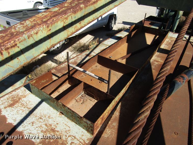 image for item DG6707 2006 Peterbilt 357 winch truck