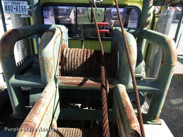 image for item DG6707 2006 Peterbilt 357 winch truck