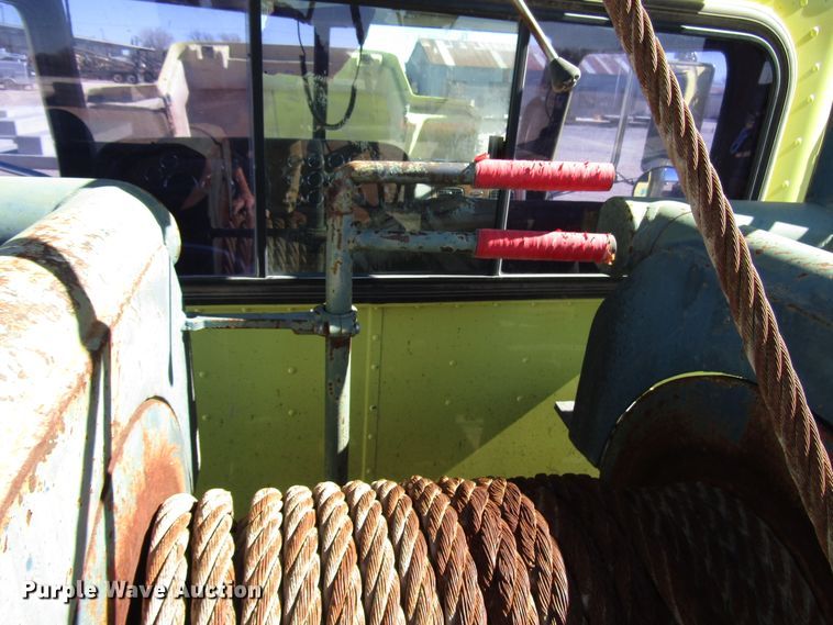 image for item DG6707 2006 Peterbilt 357 winch truck