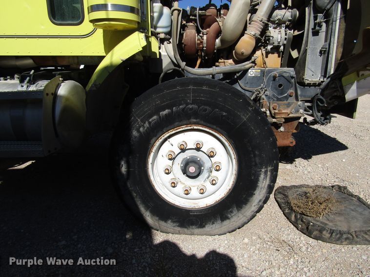 image for item DG6707 2006 Peterbilt 357 winch truck