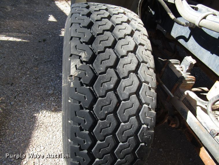 image for item DG6707 2006 Peterbilt 357 winch truck