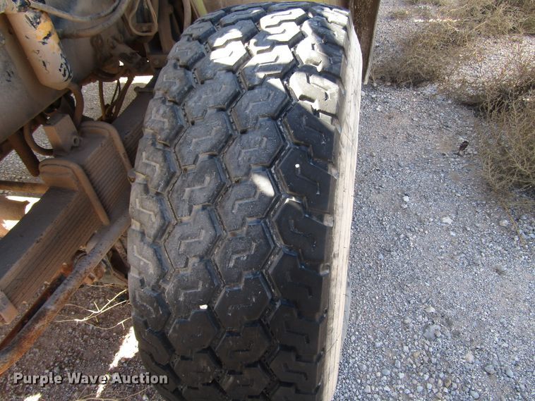 image for item DG6707 2006 Peterbilt 357 winch truck