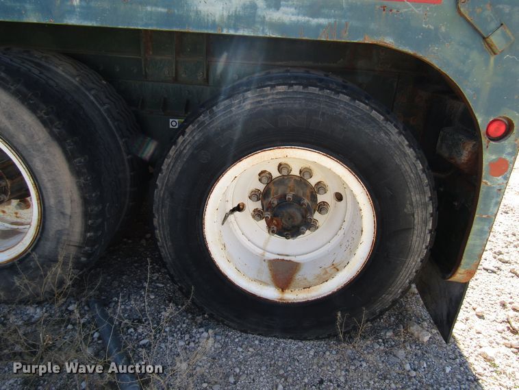 image for item DG6707 2006 Peterbilt 357 winch truck