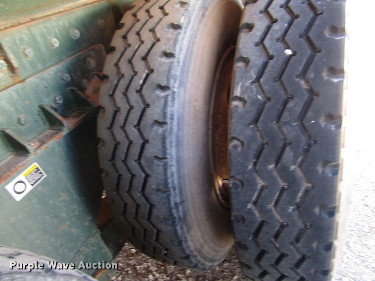 image for item DG6707 2006 Peterbilt 357 winch truck