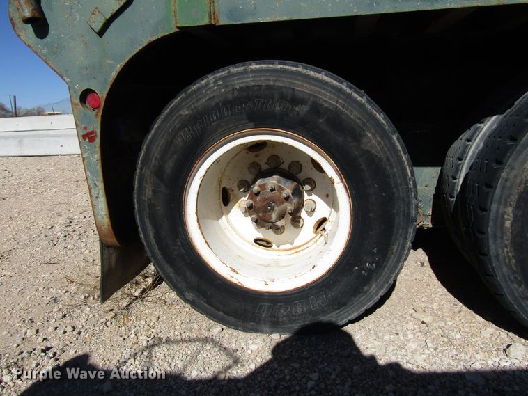 image for item DG6707 2006 Peterbilt 357 winch truck