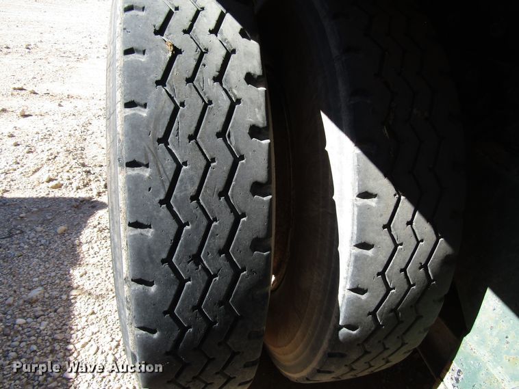 image for item DG6707 2006 Peterbilt 357 winch truck