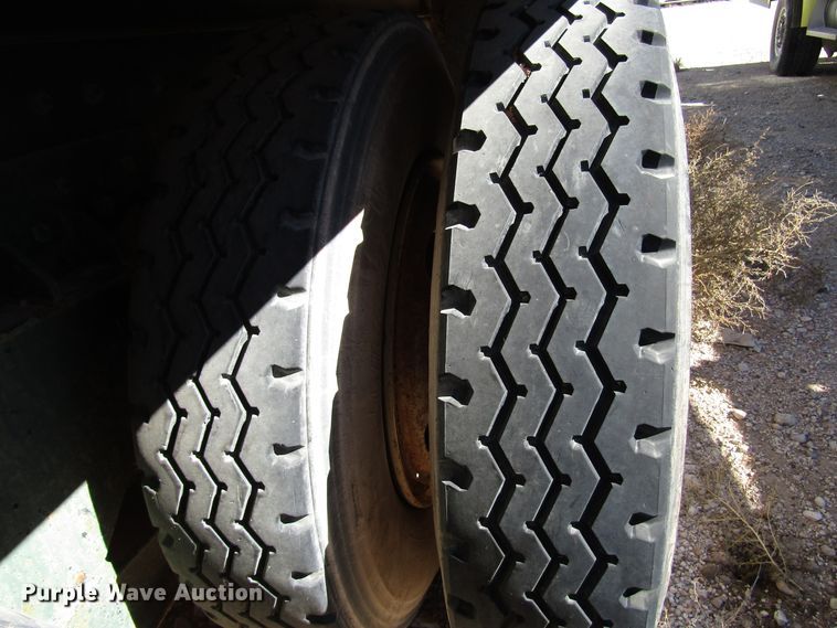 image for item DG6707 2006 Peterbilt 357 winch truck