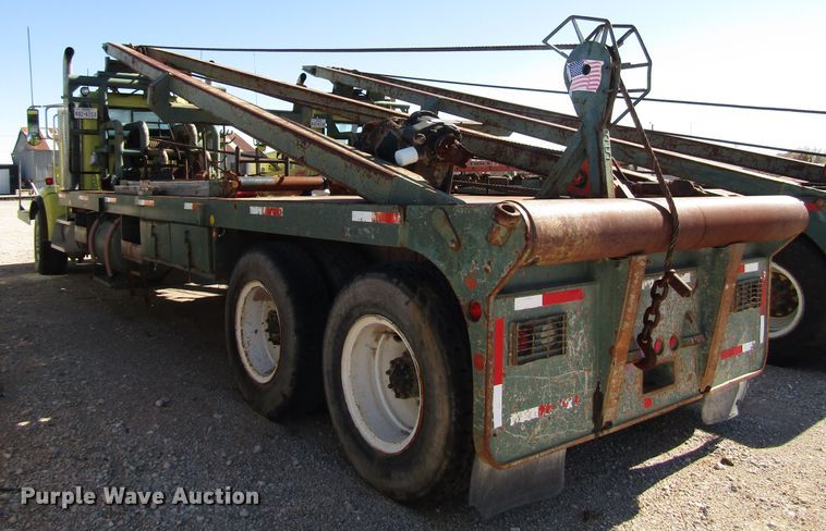 image for item DG6708 2006 Peterbilt 357 winch truck
