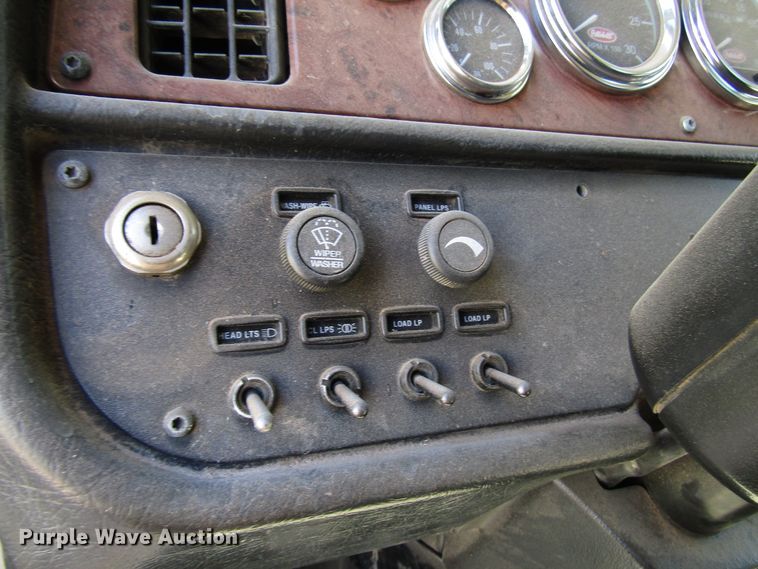 image for item DG6708 2006 Peterbilt 357 winch truck