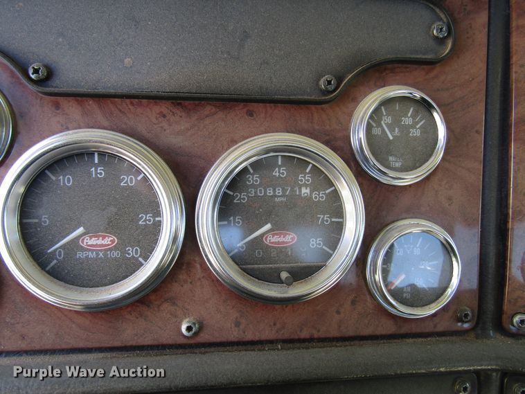 image for item DG6708 2006 Peterbilt 357 winch truck