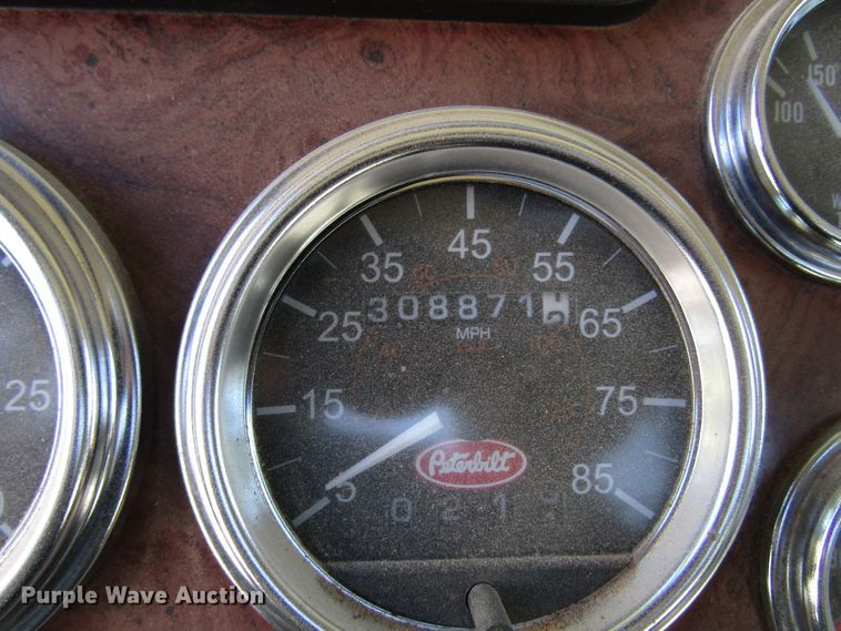 image for item DG6708 2006 Peterbilt 357 winch truck