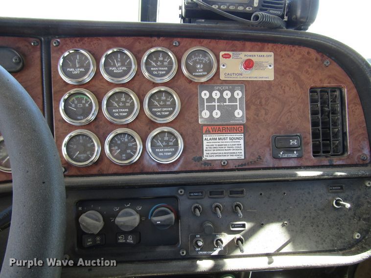 image for item DG6708 2006 Peterbilt 357 winch truck