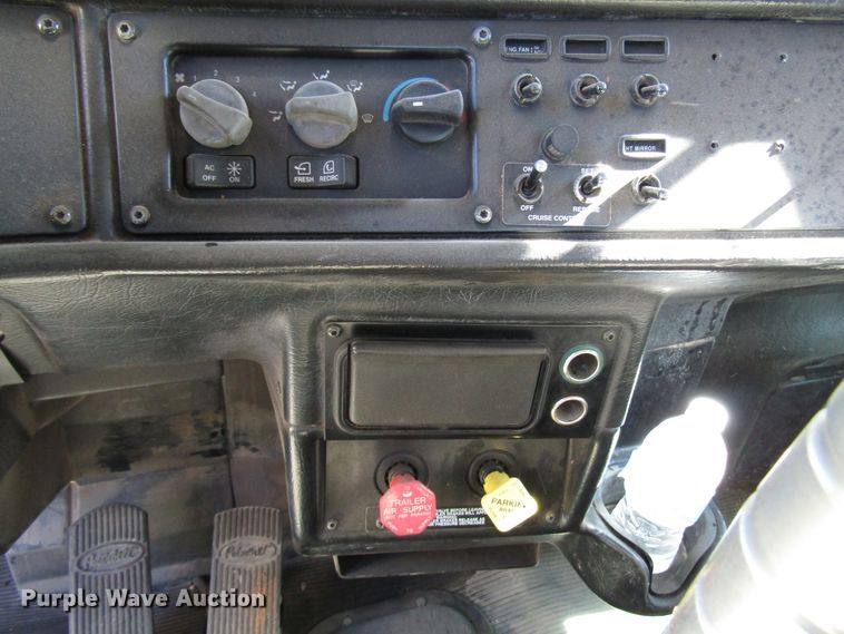 image for item DG6708 2006 Peterbilt 357 winch truck