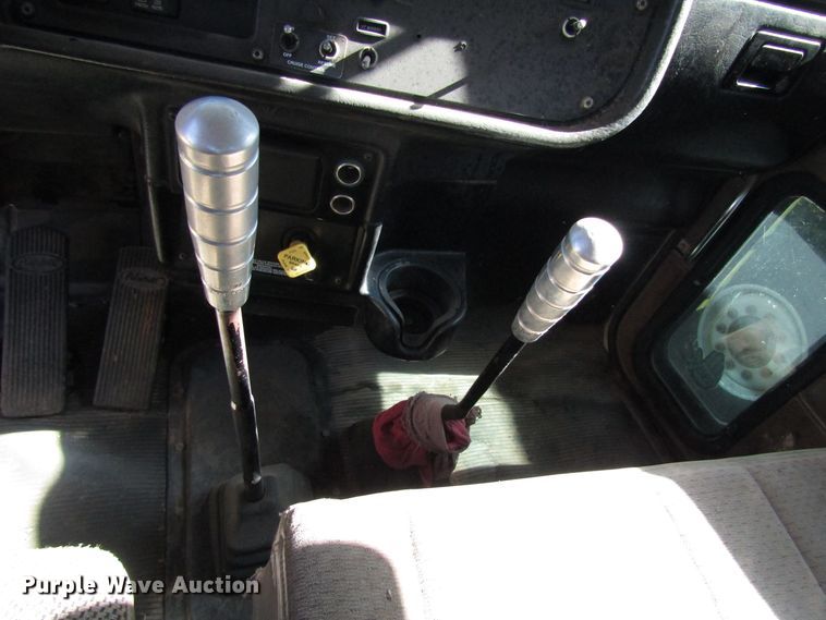 image for item DG6708 2006 Peterbilt 357 winch truck