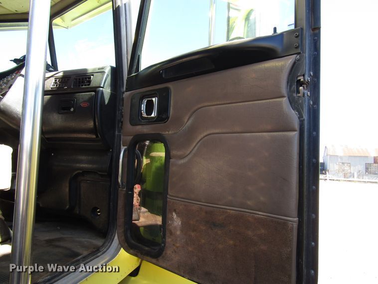 image for item DG6708 2006 Peterbilt 357 winch truck