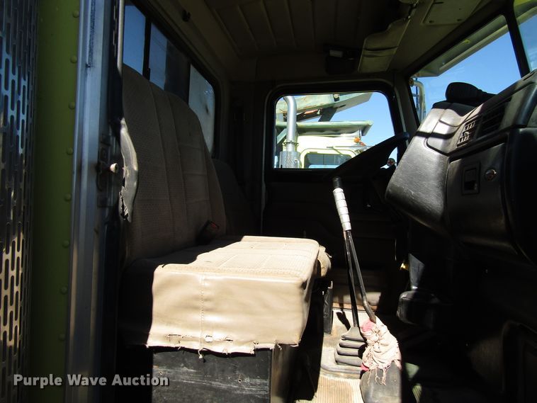 image for item DG6708 2006 Peterbilt 357 winch truck