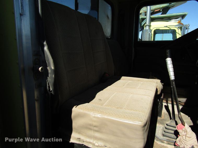 image for item DG6708 2006 Peterbilt 357 winch truck