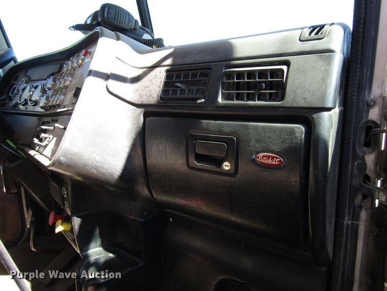 image for item DG6708 2006 Peterbilt 357 winch truck